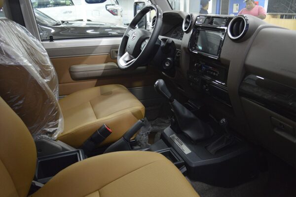Land Cruiser - 77KM - Imagen 5