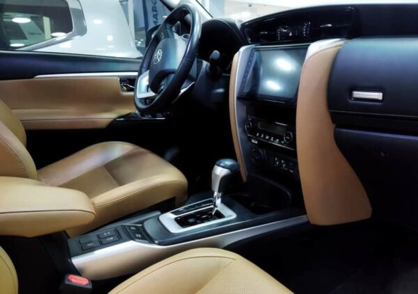 Fortuner - 13744KM - Imagen 5