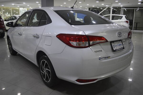 Yaris - 814KM - Imagen 3