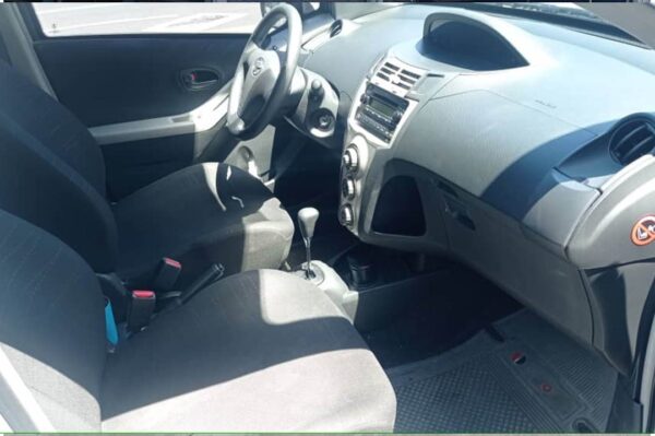 Yaris - 40701KM - Imagen 5
