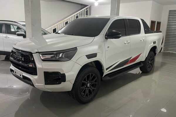 Hilux - 6804KM