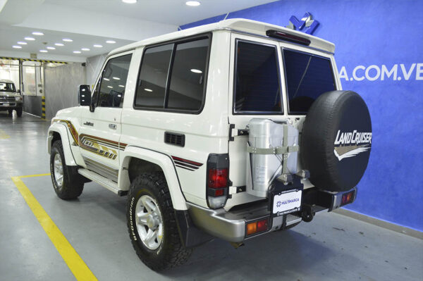 Land Cruiser - 4062KM - Imagen 3