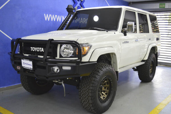 Land Cruiser - 15087KM