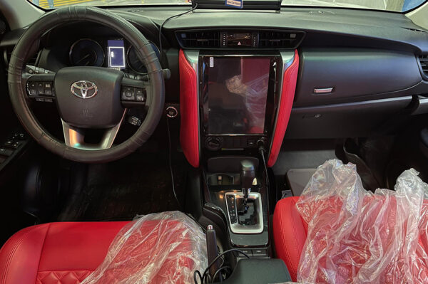 Fortuner - 4945KM - Imagen 4