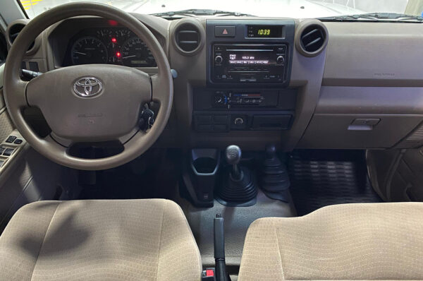 Land Cruiser - 23510KM - Imagen 4