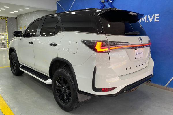 Fortuner - 2731KM - Imagen 3